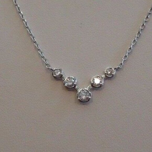 Solid 925 STERLING SILVER V  SHAPE NECKLACE PENDANT .40 CT LAB SIMULATED DIAMOND - Picture 3 of 4